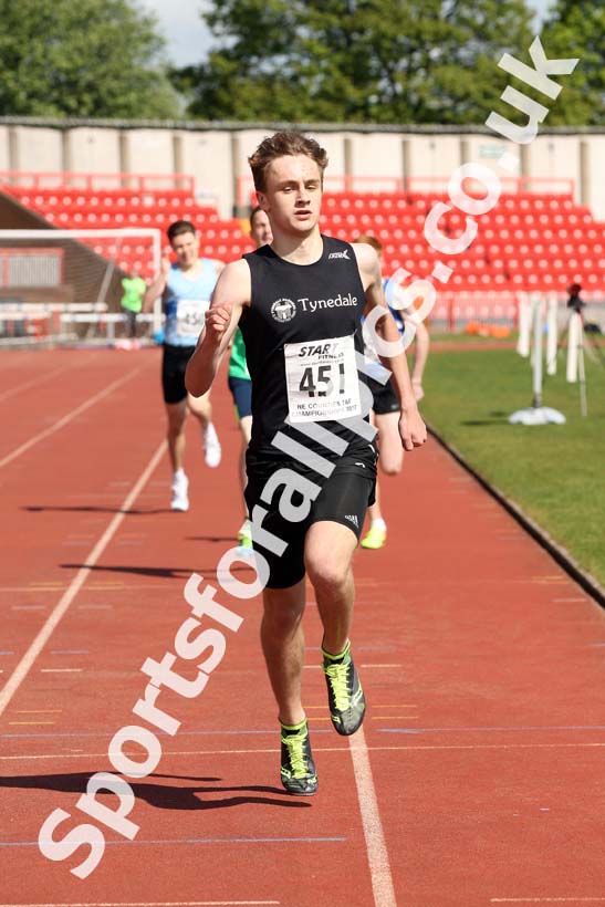 Mens under-17s 800 metres, North Eastern Champs, Gateshead Stadium. Photo: David T. Hewitson/Sports for All Pics